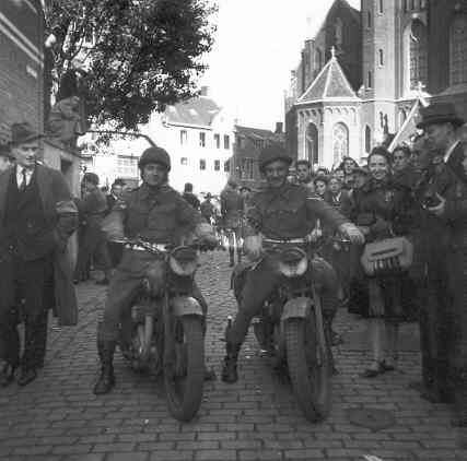 Bevrijding 27 oktober bij Heikesekerk