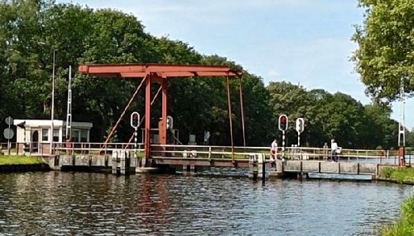 065 klein Brug Kattenberg Oost - Wilhelminakanaal - Oirschot