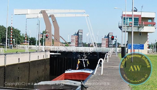 004 klein Sluis I boot Gerardus 3 - Wilhelminalaan - Oosterhout_w