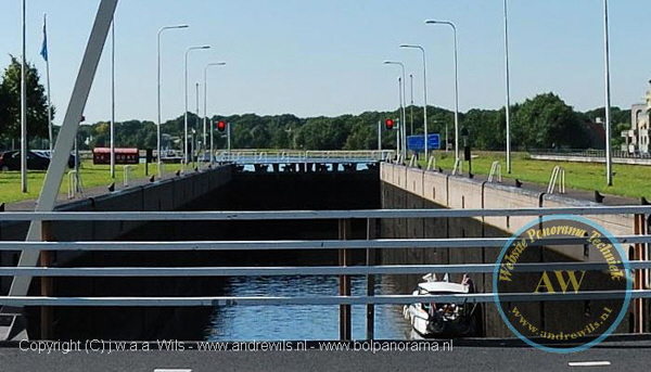 007 klein  Sluis I op de brug noord - Wilhelminalaan - Oosterhout_w