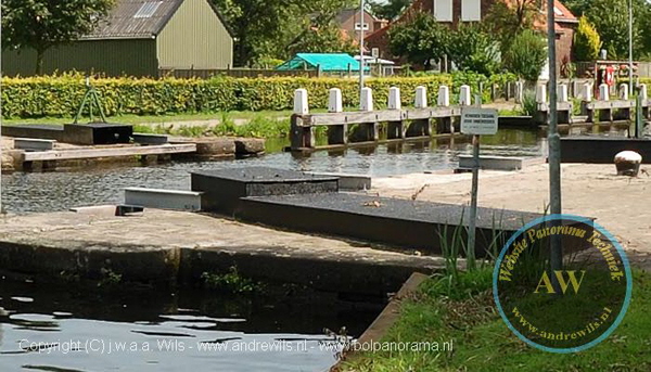 092 klein Sluis V en achter Brug Sluis V - Wilhelminakanaal - Laarbeek (Lieshout) _w