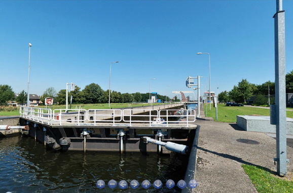 De Bolpanorama begint automatisch met ronddraaien